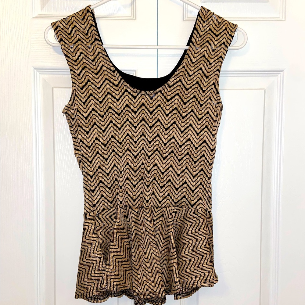 Chevron Pattern Peplum Top - Picture 3 of 5